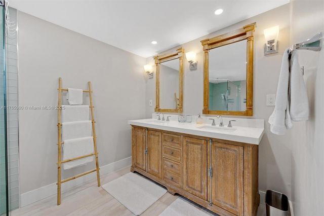 230 Jolly Roger Dr, Key Largo, FL 33037