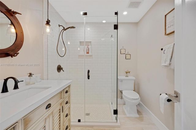 230 Jolly Roger Dr, Key Largo, FL 33037