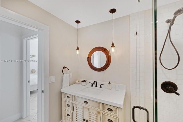 230 Jolly Roger Dr, Key Largo, FL 33037