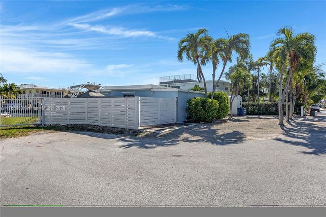 230 Jolly Roger Dr, Key Largo, FL 33037