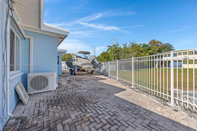 230 Jolly Roger Dr, Key Largo, FL 33037