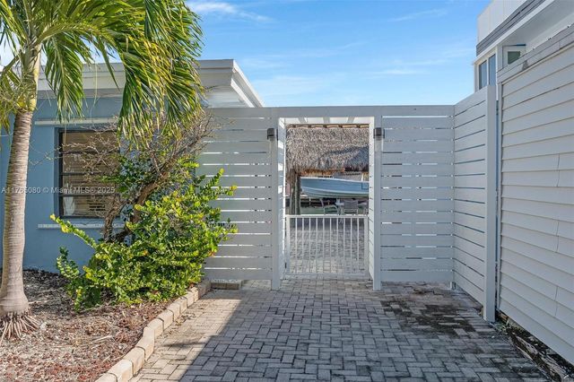 230 Jolly Roger Dr, Key Largo, FL 33037