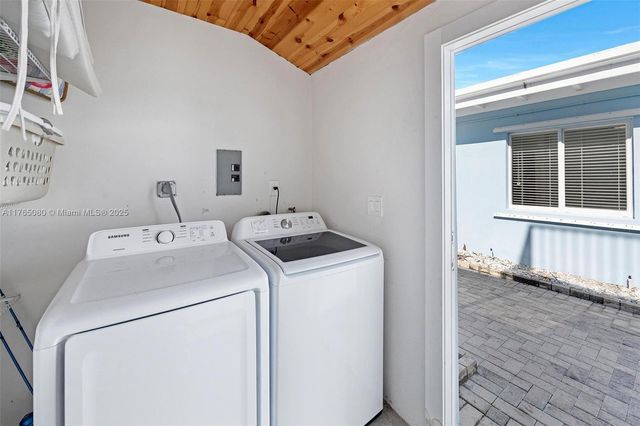 230 Jolly Roger Dr, Key Largo, FL 33037