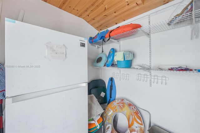 230 Jolly Roger Dr, Key Largo, FL 33037