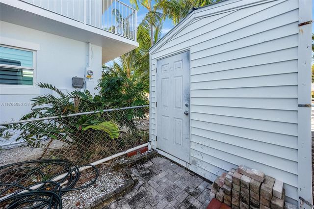 230 Jolly Roger Dr, Key Largo, FL 33037