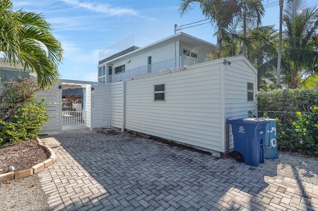 230 Jolly Roger Dr, Key Largo, FL 33037