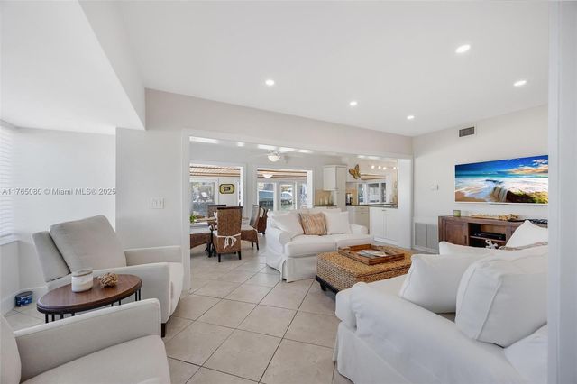 230 Jolly Roger Dr, Key Largo, FL 33037