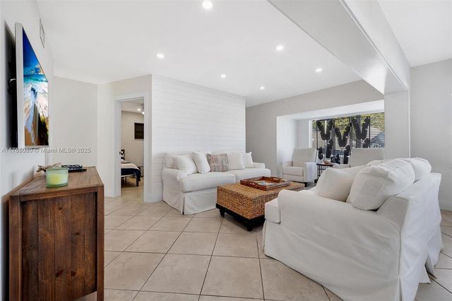 230 Jolly Roger Dr, Key Largo, FL 33037