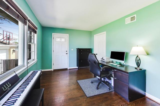 4953 N Normandy Avenue, Chicago, IL 60656