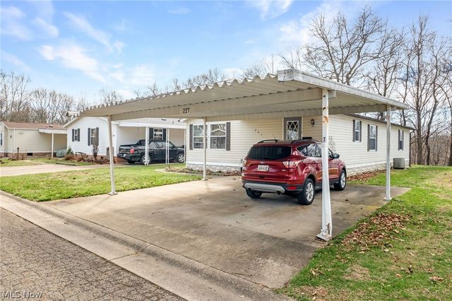 227 C Street SW, Navarre, OH 44662