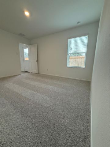 18753 Loom Drive, Conroe, TX 77306