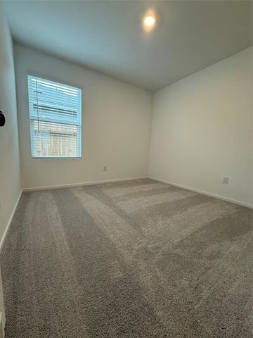18753 Loom Drive, Conroe, TX 77306