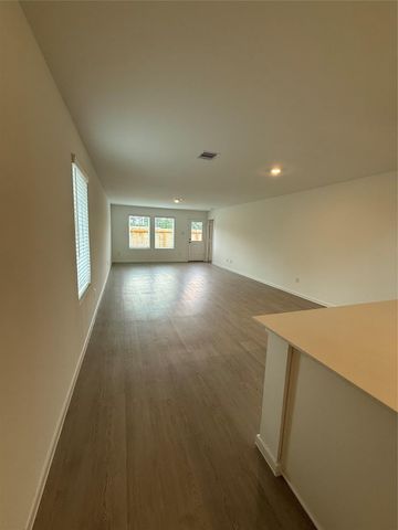 18753 Loom Drive, Conroe, TX 77306