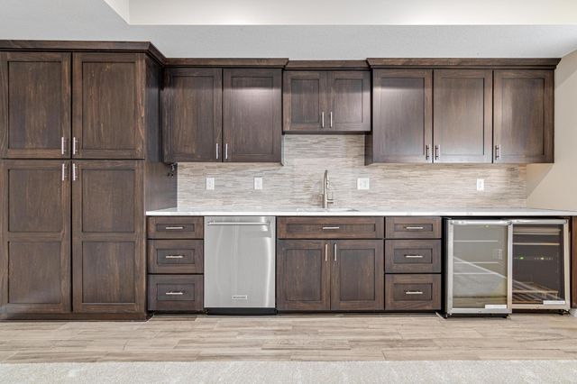 18072 Hyde Park Avenue, Lakeville, MN 55044