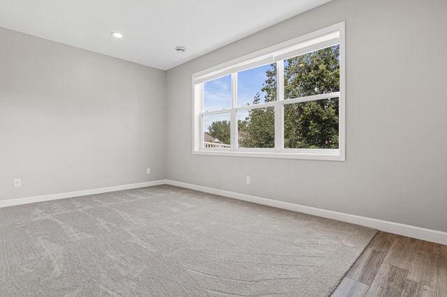 18072 Hyde Park Avenue, Lakeville, MN 55044