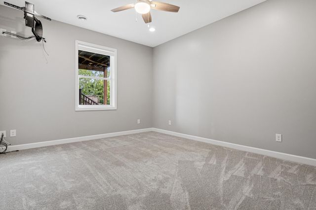 18072 Hyde Park Avenue, Lakeville, MN 55044