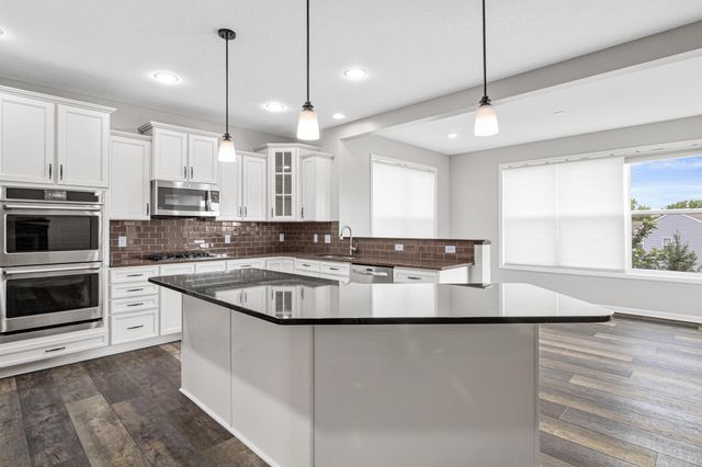 18072 Hyde Park Avenue, Lakeville, MN 55044