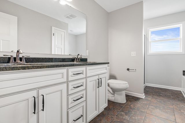 18072 Hyde Park Avenue, Lakeville, MN 55044