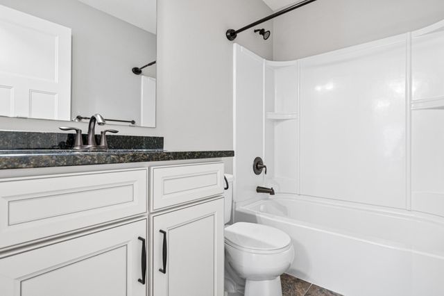 18072 Hyde Park Avenue, Lakeville, MN 55044