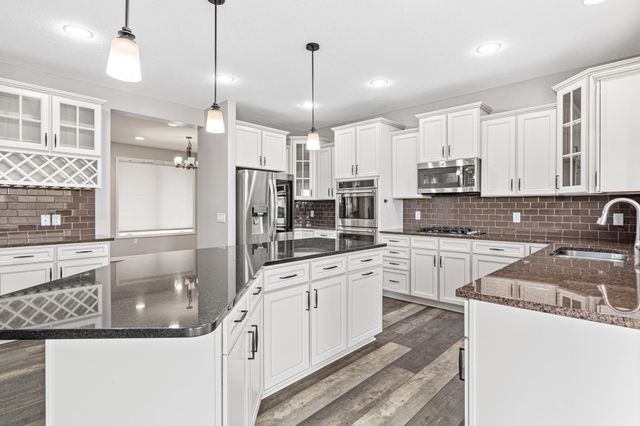 18072 Hyde Park Avenue, Lakeville, MN 55044