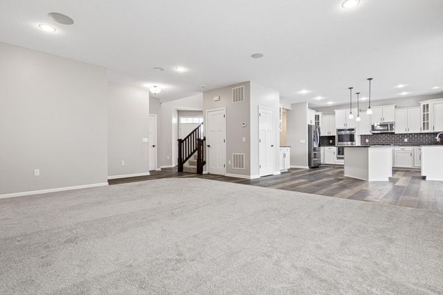 18072 Hyde Park Avenue, Lakeville, MN 55044