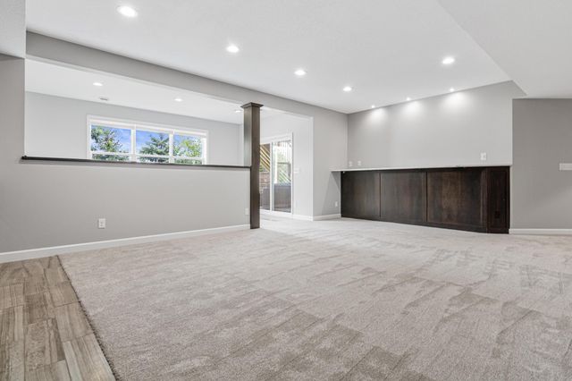 18072 Hyde Park Avenue, Lakeville, MN 55044