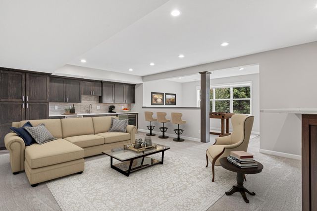 18072 Hyde Park Avenue, Lakeville, MN 55044