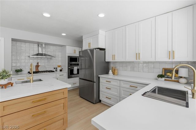 9725 Cascade Falls Avenue, Las Vegas, NV 89117