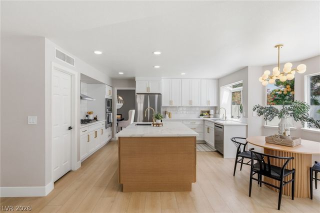 9725 Cascade Falls Avenue, Las Vegas, NV 89117