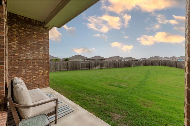 214 Chickasaw LN, Hutto, TX 78634