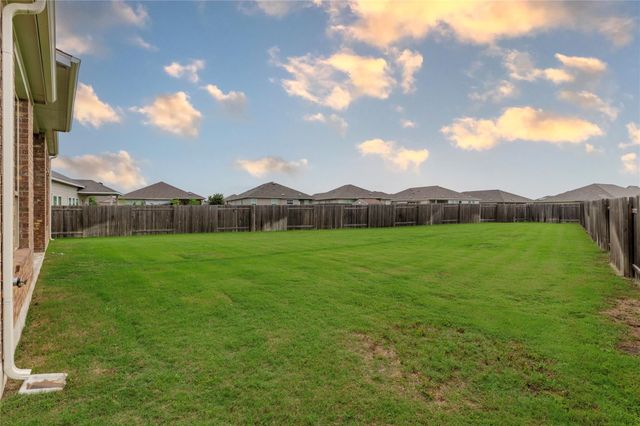 214 Chickasaw LN, Hutto, TX 78634