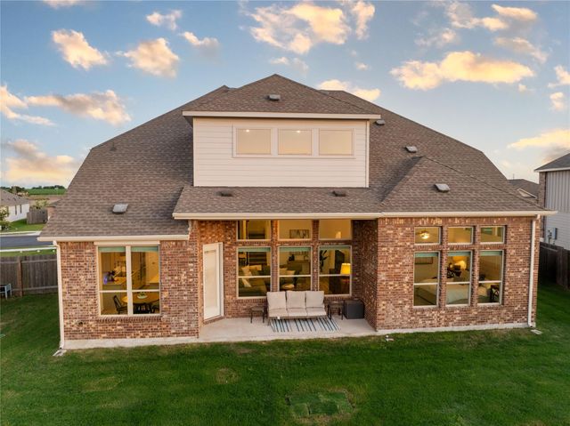 214 Chickasaw LN, Hutto, TX 78634