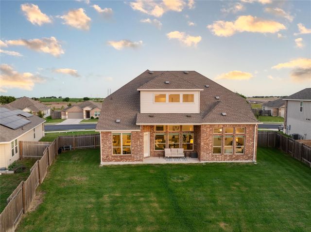 214 Chickasaw LN, Hutto, TX 78634