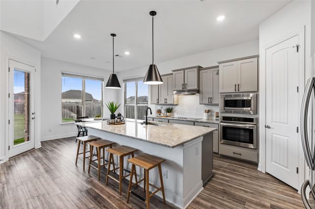 214 Chickasaw LN, Hutto, TX 78634