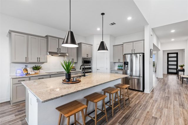 214 Chickasaw LN, Hutto, TX 78634