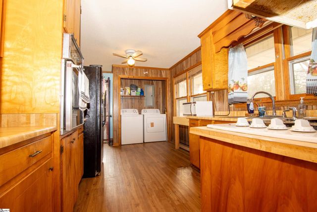 64 November Court, Laurens, SC 29360