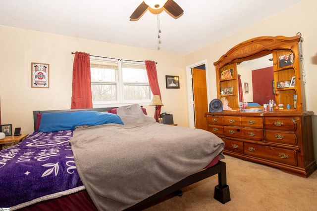 64 November Court, Laurens, SC 29360