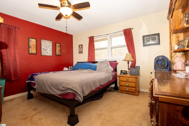 64 November Court, Laurens, SC 29360