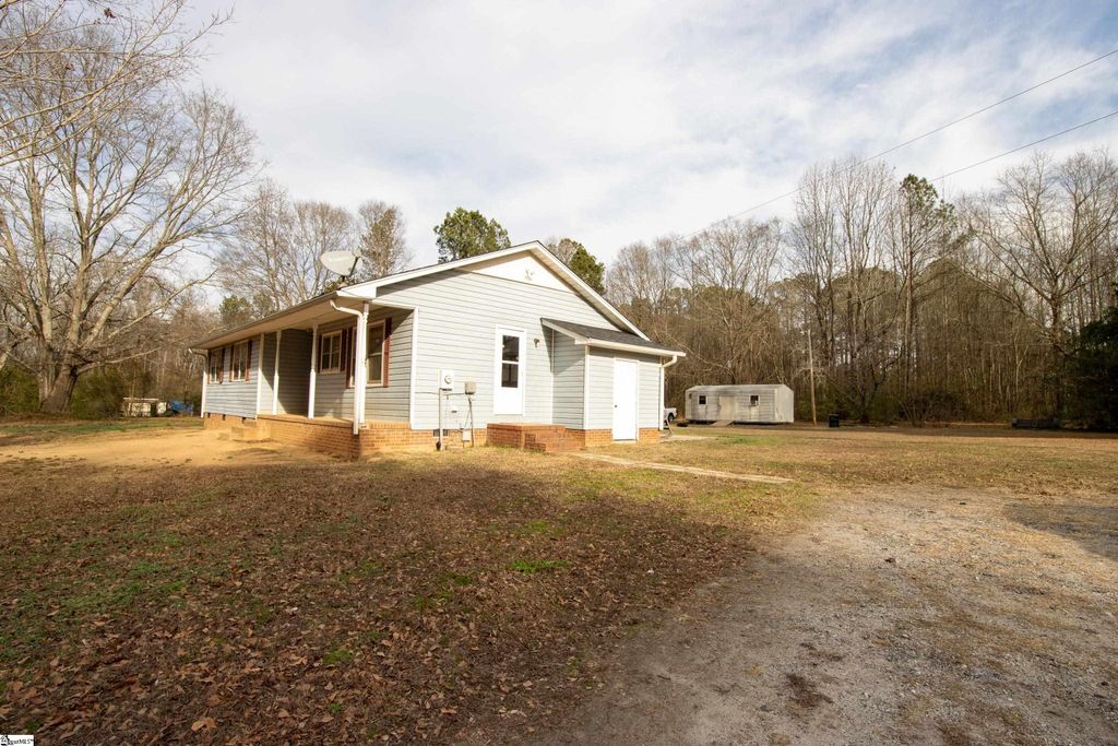 64 November Court, Laurens, SC 29360
