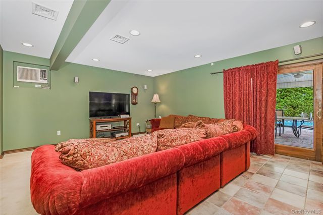 145 Washington Street, Farmingdale, NY 11735