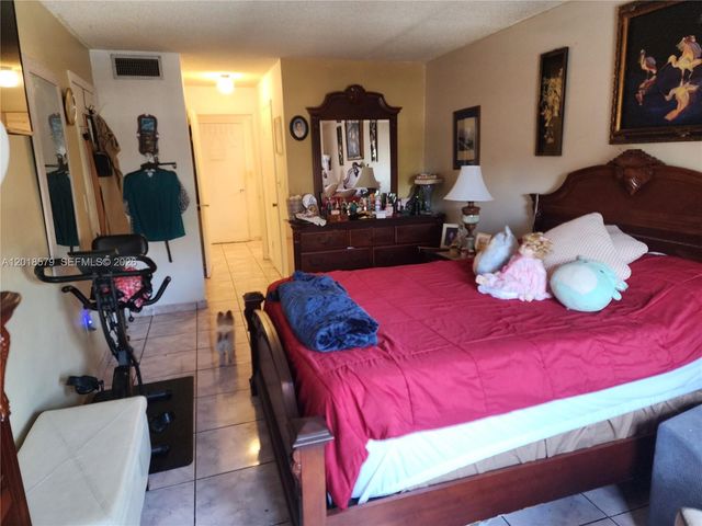 6095 W 19th Ave 205, Hialeah, FL 33012