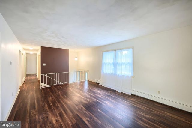 205 W 4TH ST, Dallastown, PA 17313
