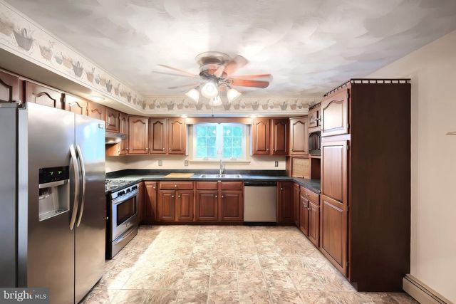 205 W 4TH ST, Dallastown, PA 17313