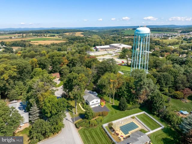 205 W 4TH ST, Dallastown, PA 17313