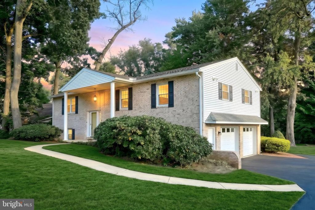 205 W 4TH ST, Dallastown, PA 17313