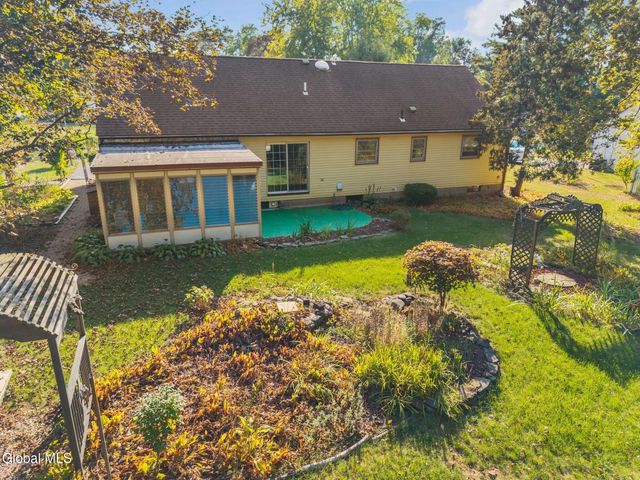 18 Friar Tuck Road, Guilderland, NY 12203