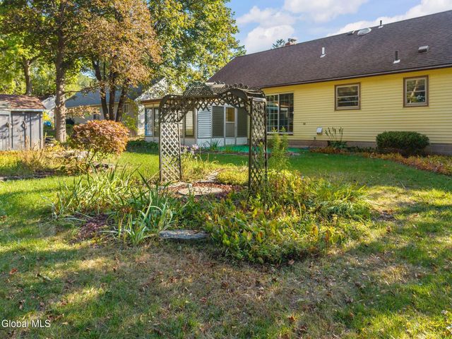 18 Friar Tuck Road, Guilderland, NY 12203