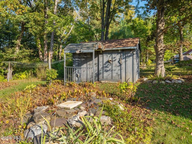 18 Friar Tuck Road, Guilderland, NY 12203