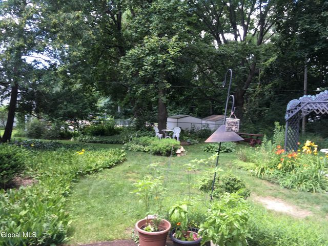 18 Friar Tuck Road, Guilderland, NY 12203