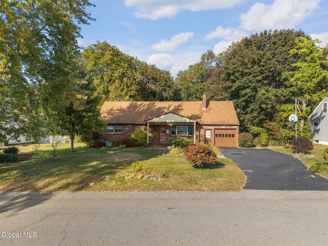 18 Friar Tuck Road, Guilderland, NY 12203